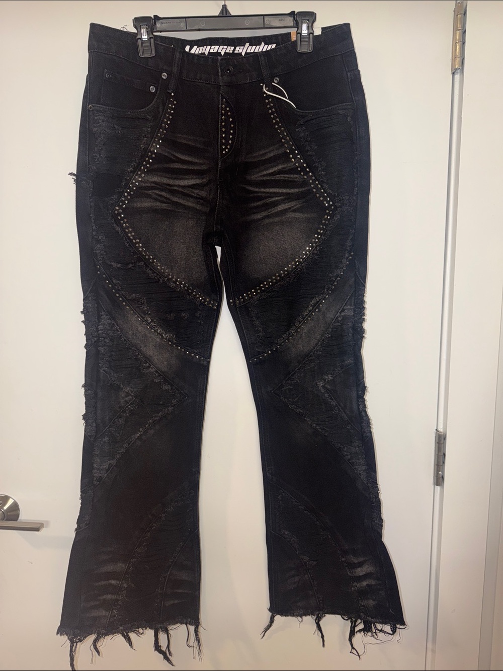 ⬛️👖⬛️ Voyage Studio  Bootcut Jeans with Rhinestones  & Distressed Paneling